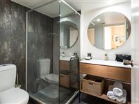 Hotel Twin Room Bathroom - Mantra Terrace Brisbane 